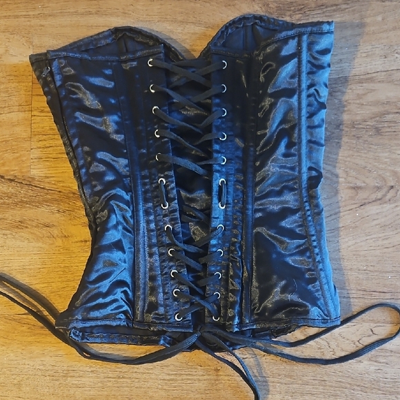 Sexy Black Satin Corset - Picture 3 of 7